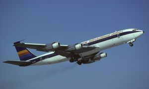 1984년 뒤셀도르프 공항을 출발하는 이전 썬 도르 보잉 707기