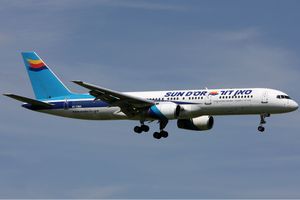 2011년에 퇴역하여 2012년에 해체된 이전 썬 도르 보잉 757-200기