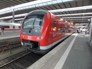 역에서 알스톰 코라디아 컨티넨탈이 푸거-익스프레스로 운행