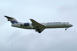 2006년 4월 취리히에 있는 마스터 항공의 Fokker 100