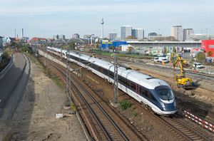 DB 도색의 ICE TD 열차가 베를린에서 코펜하겐으로 가는 노선에 투입 (2014년).