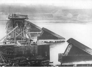 1939년 9월 폴란드 침공 당시 퇴각하는 폴란드군에 의해 파괴된 프워츠크 다리