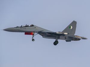 테스트 중인 Su-30MKA