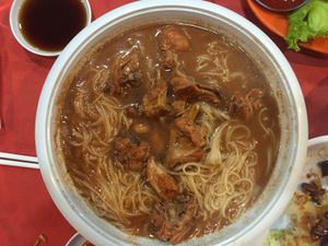 푸젠식 홍국 닭고기와 미수아 면