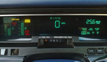 1992년 머큐리 그랜드 마퀴스의 디지털 대시보드 클러스터