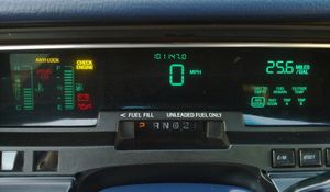 미국 자동차에 사용된 디지털 대시보드.