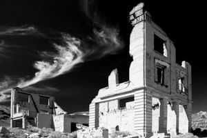 존 S. 쿡 앤 컴퍼니 건물 폐허; 1908년 라이트의 퍼스트 내셔널 은행이 사용