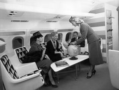 계획 당시 공개된 기내 라운지 (1958년)