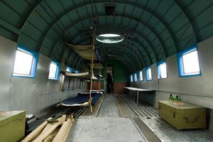 Li-2 의료 수송기 객실