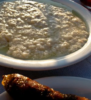 수다, 크레타에서 메제의 일부로 제공되는 스타카 요리