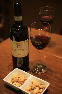 짙은 루비색이 특징인 바롤로