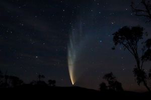 2007년 1월 23일에 촬영된 맥노트 혜성