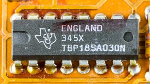 텍사스 인스트루먼트 PROM TBP18SA030N