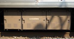 도큐 8000계의 계자 초퍼 제어 장치(제조사 히타치 제작소)