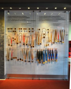 바르샤바 스포츠 관광 박물관에 전시된 폴란드 선수들이 획득한 메달 컬렉션