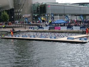 C}} 수온에 적응 중인 선수들