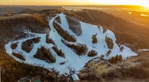 라크로스 남쪽 가장자리에 있는 마운트 라크로스, 셸비 마을