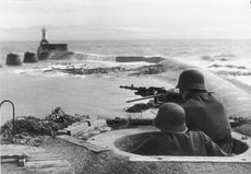 호치키스 Mle1914 중기관총을 장비한 제158 예비 사단의 연안 방위 부대 (레 사블 롤론 1944년)