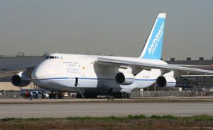 안토노프 항공 An-124 (롱비치 공항 착륙, 화물: 에어버스 A350 XWB 복합재 부품)