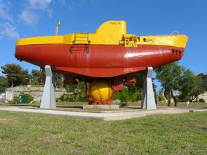 툴롱의 투르 로얄에 있는 FNRS III.