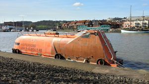 영국 브리스톨 항구의 TEMPSC 구명정