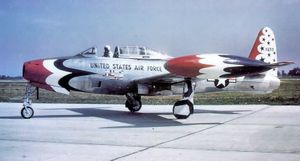 3600 비행 시범팀(USAF 썬더버드) 소속 F-84G-26-RE 썬더제트 51-16719, 1954년.