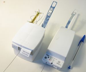 바이살라 RS92-SGPD (왼쪽)와 그 후속 제품인 RS41-SGP (오른쪽).