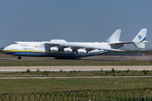 톈진 빈하이 국제공항에 있는 An-225