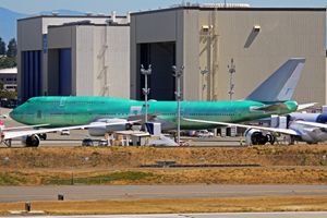 VC-25B로 개조될 747-8I 항공기 2대 중 하나로, 2015년 7월 제작 직후 촬영