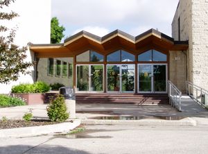 매니토바 대학교 세인트 존스 칼리지, 슈라이어가 4개의 학위를 취득한 곳