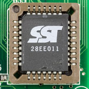 SST가 제조한 EEPROM 28EE011