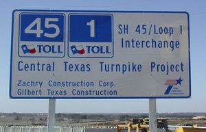 SH 45는 예상 통행료 수입을 기반으로 사전에 채권을 판매하여 신속하게 건설되었다.