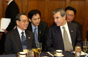 미국 상무장관 카를로스 구티에레스와 판 반 카이