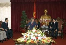 2004년 판 반 카이 총리와 일본 내각총리대신 고이즈미 준이치로