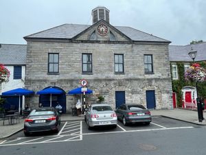 마켓 하우스는 웨스트포트에서 가장 오래된 건물 중 하나이다. 종종 제임스 와이어트의 작품으로 여겨지지만, 실제로는 윌리엄 리슨이 설계했다.