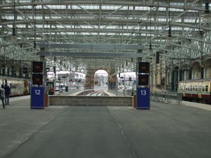 사용된 지 첫 주에 새로운 12번 및 13번 플랫폼