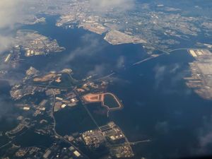 2024년 8월 붕괴된 구간의 항공 사진, 열린 수로와 사라진 교량 구간