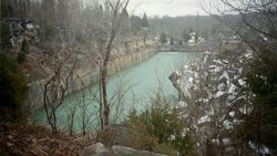 블루밍턴 근처의 루프탑 채석장 (원래 샌더스 채석장이라고 불림)