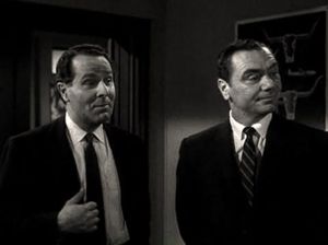 스커비(왼쪽)와 어니스트 보그나인이 출연한 영화 맨 온 어 스트링(1960)