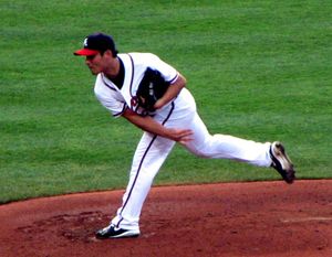 2009년 애틀랜타 브레이브스에서 투구하는 가와카미