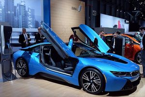 2014년 뉴욕 국제 오토쇼에서 전시된 BMW i8 생산 버전