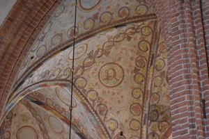 1346년경 (나중에 복원됨) 교회 최초의 예배당이었던 곳의 고딕 양식 천장화로, 성모 마리아에게 헌정되었다.