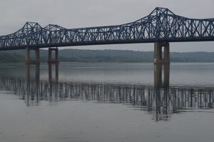 일리노이강을 가로지르는 피오리아의 맥클루게이지 다리