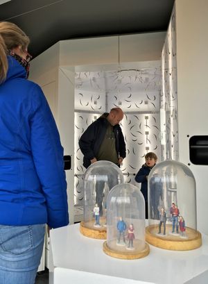 3D 셀카 모델은 마두로담에 있는 Fantasitron 3D 포토 부스에서 찍은 2D 사진으로 생성된다.