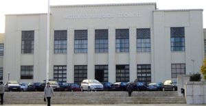 리스본 대학교 공과대학(Instituto Superior Técnico)은 포르투갈에서 가장 크고 권위 있는 공학 학교로 1937년에 건립되었다.