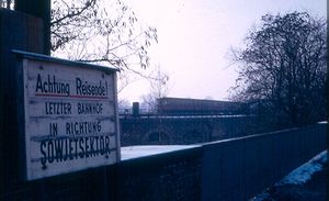 승객 여러분께 마지막 정차역은 소련 점령 지역 방향입니다