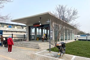 완핑청역 D 출구