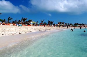 오션 케이(Ocean Cay) 중간에 위치한 인공 석호