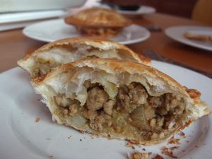 퍼프 페이스트리로 만든 치킨 파이