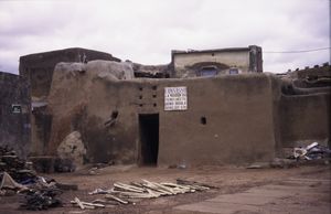 2001년 촬영된 "Consasso. 보보디울라 보보 디트 사의 첫 번째 조상의 집". 보보디울라소의 원형인 시아의 첫 번째 집